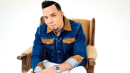 Alex Zurdo dedica a su padre nuevo sencillo «Toca la guitarra, Viejo»