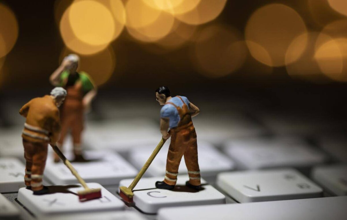 Cómo desinfectar el teclado de tu computadora sin que corra riesgo