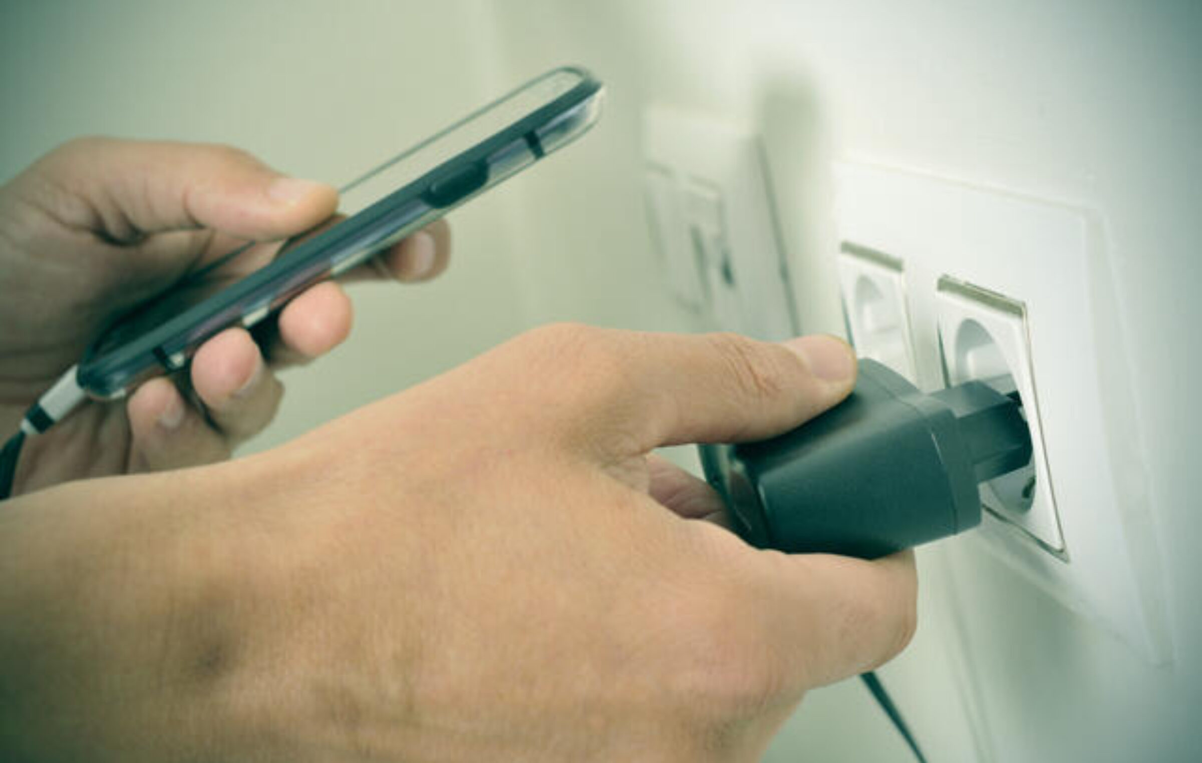 ¿Por qué mi celular no carga la batería? Trucos y consejos CONTRAMANO