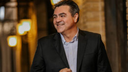 Juan Santoy estrena video musical del sencillo «Fruto de Labios»