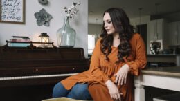 Christine D’Clario lanza su sencillo «Donde Está El Espíritu De Dios»