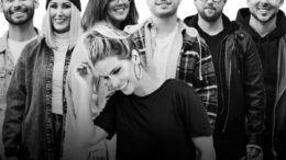 Red Rocks Worship une sus fuerzas con la cantante brasileña de góspel, Aline Barros, para el nuevo sencillo «Habrá Victoria»