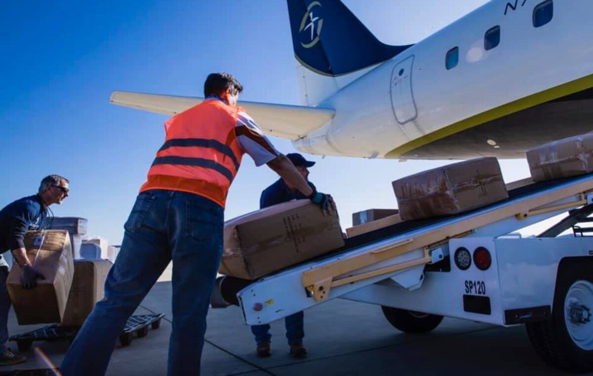 Organización cristiana envía un avión lleno de suministros para los armenios afectados por la guerra