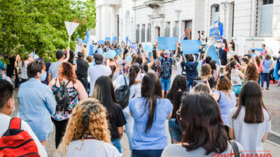 El paseo Jesús Mendia se vistió de Celeste