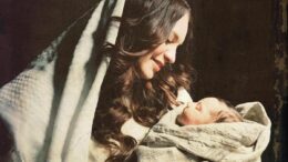 Christine D’Clario recibe la temporada navideña con su propia versión del clásico musical «Noche de Paz»