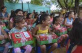 Operation Christmas Child planea llevar esperanza a millones de niños este año.