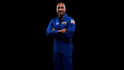 Astronauta cristiano lleva una Biblia con él a la Estación Espacial Internacional
