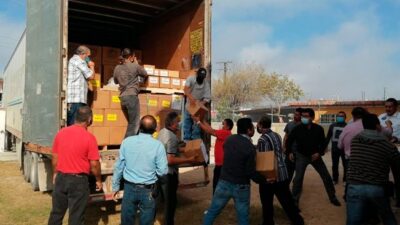 México: Arriba tráiler con regalos para iglesias cristianas de Reynosa