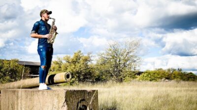 Con un videoclip Ezequiel Flores lanzó el Covers instrumental «Tu Presencia»