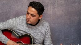 El compositor y cantante chileno, Elias Castillo, presenta el álbum «Irracional»