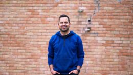 Omar Rodríguez presenta «Cielo abierto», nuevo sencillo grabado en vivo