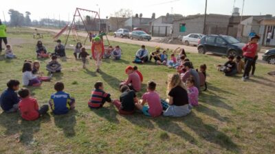 Nuevamente comenzó la hora feliz en la plaza del barrio Juan XXIII