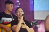 La cantante local Macarena Flores estreno un nuevo tema