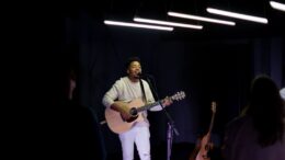 El nuevo tema musical de Jan Earle en el que participa Marcos Brunet