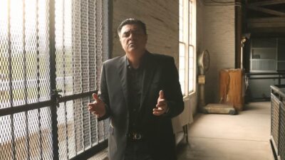 Juan Santoy refleja uno de los sucesos más íntimos y conmovedores de su historia con su nuevo sencillo, «De vuelta a casa»