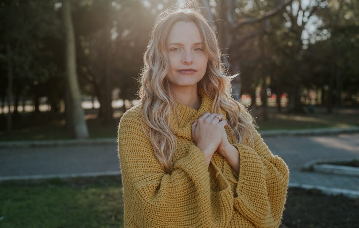 Priscila Matiesco presentó «Rendimos Honor»