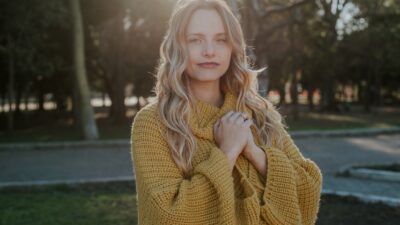 Priscila Matiesco presentó «Rendimos Honor»