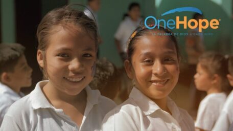 One Hope: la organización que alcanza la palabra de Dios a los niños