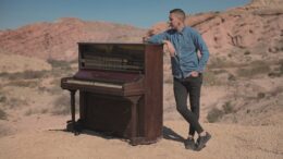 Gabriel Bazán presenta el tema «Lejos de mí» que marca una nueva etapa en su carrera