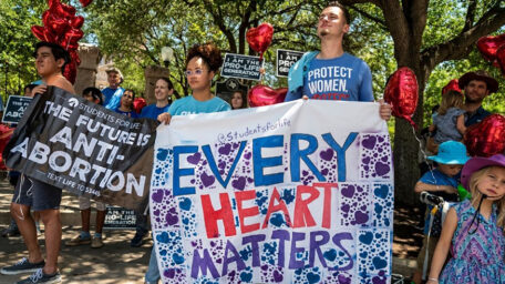 Texas redujo los abortos casi en un 50% tras promulgación de ley pro-vida