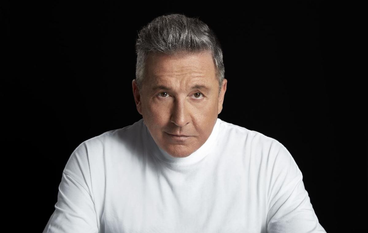 ¡La gala de la 22ª edición de los Latin GRAMMY® se llena de celebración con el primer galardón de la trayectoria musical de Ricardo Montaner!