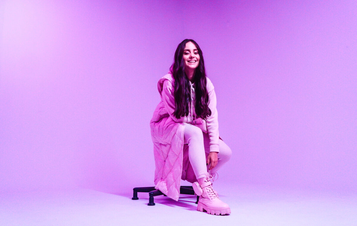 MAJU presenta su nuevo sencillo «CERQUITA DE TI»