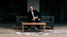 Marcos Witt despierta la alegría con el sencillo «Eres sorprendente»