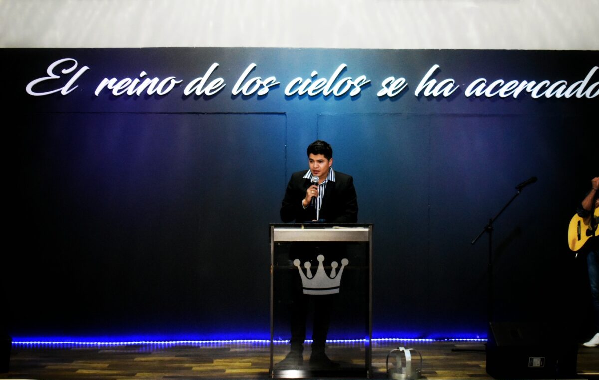 Profeta Julio Gonzales estuvo en el aniversario de la «Iglesia Cielos Abiertos»