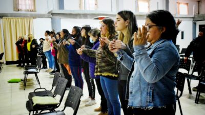 «Mujeres Unidas en oración e intercesión»