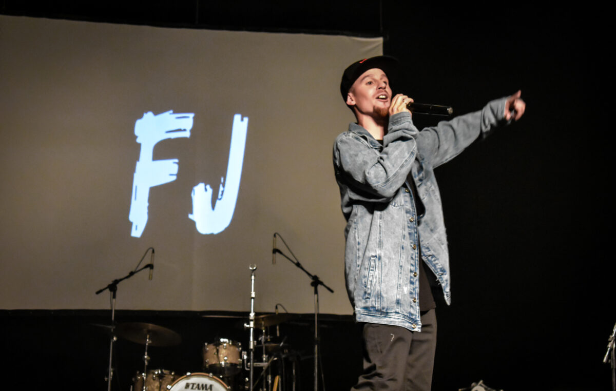 FJ de Olavarría anuncia su regreso con «Vaso de Barro» después de seis meses de silencio musical
