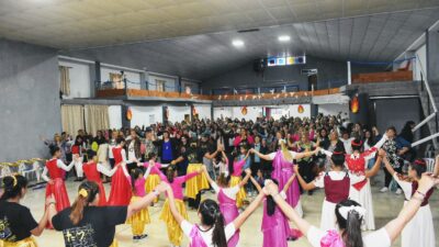 Más de 250 mujeres y 20 ministerios de Olavarría fueron parte de la primera confraternidad de mujeres.