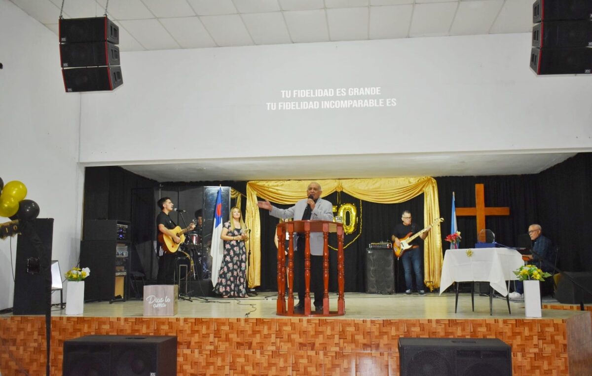 Cuatro Días de Celebración: La Iglesia Centro Familiar Cristiano Festeja Sus 50 Años