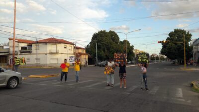 Jóvenes de la Iglesia Visitación de Dios en Olavarría Llevan Mensajes de Esperanza a las Calles