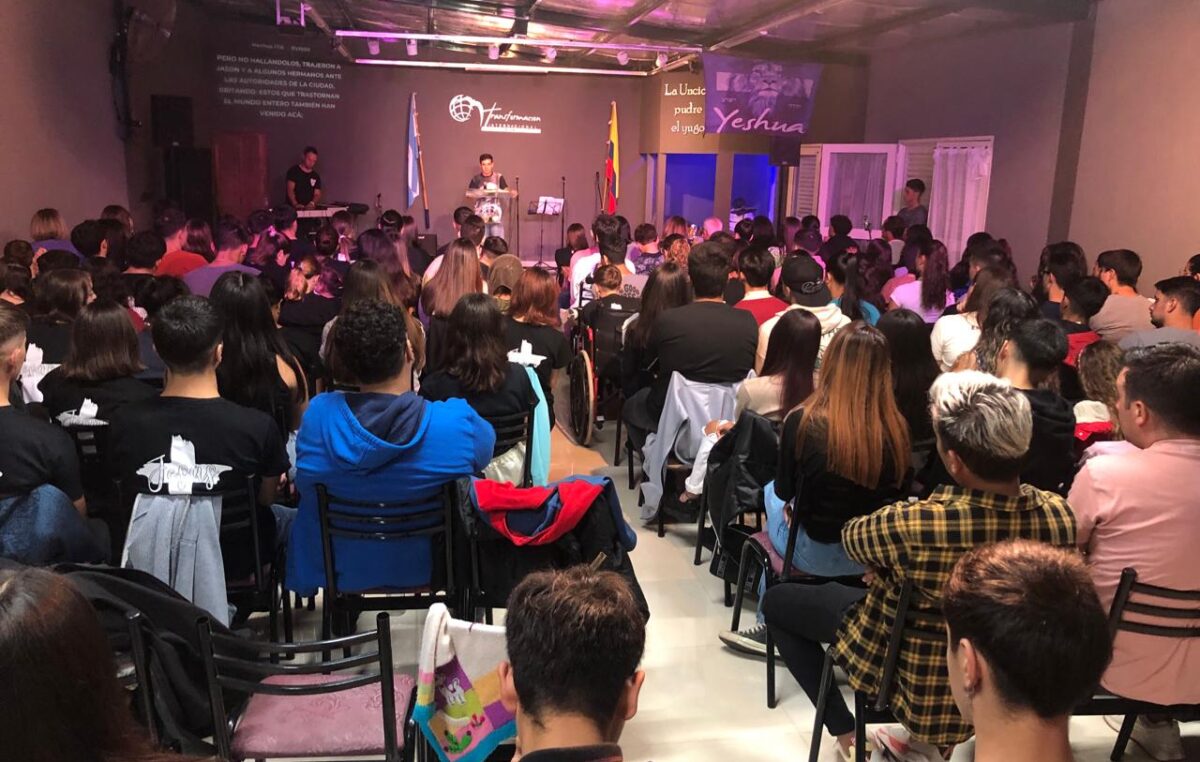 Confraternidad juvenil reúne a más de 150 creyentes en búsqueda de una vida radical