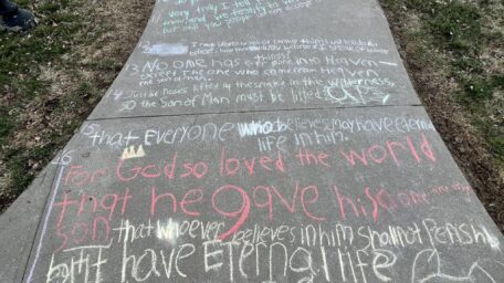 Evangelización en un campus de EE.UU. impacto a muchos