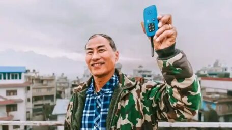 Dios transforma Nepal con Biblias en audio