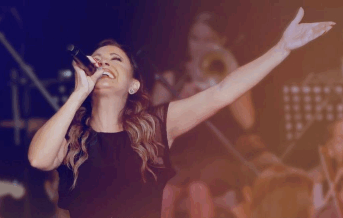 Julissa presenta «Memorias»  una conmemoración muy esperada